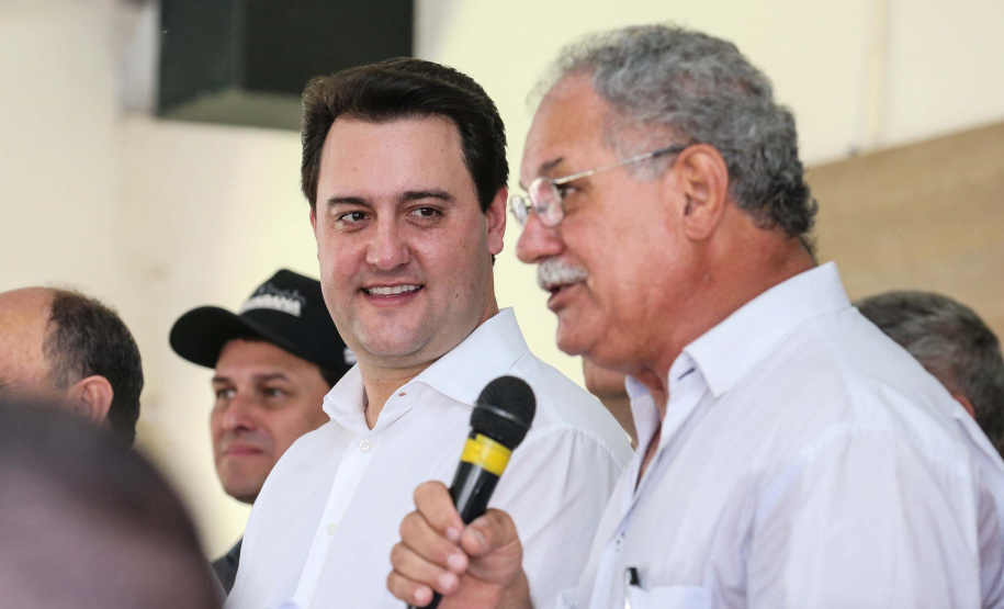 O Governador Carlos Massa Ratinho Júnior lança nesta quinta-feira (28),  o Programa Vida Nova Paraná em Jandaia do Sul.  E também anuncia  recursos e ações nas áreas da saúde, desenvolvimento urbano e sinalização viária, além de entrega de ambulância e de viatura para a Polícia Militar.Jandaia do Sul, 28/11/2019 -  Foto: Geraldo Bubniak/AEN