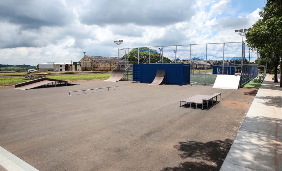 O Governador Carlos Massa Ratinho Júnior lança nesta quinta-feira (28),  o Programa Vida Nova Paraná em Jandaia do Sul.  E também anuncia  recursos e ações nas áreas da saúde, desenvolvimento urbano e sinalização viária, além de entrega de ambulância e de viatura para a Polícia Militar.Jandaia do Sul, 28/11/2019 -  Foto: Geraldo Bubniak/AEN