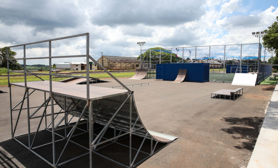 O Governador Carlos Massa Ratinho Júnior lança nesta quinta-feira (28),  o Programa Vida Nova Paraná em Jandaia do Sul.  E também anuncia  recursos e ações nas áreas da saúde, desenvolvimento urbano e sinalização viária, além de entrega de ambulância e de viatura para a Polícia Militar.Jandaia do Sul, 28/11/2019 -  Foto: Geraldo Bubniak/AEN