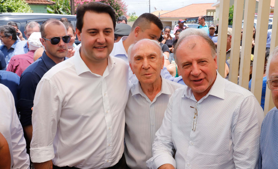 O município de Jandaia do Sul, no Vale do Ivaí, receberá uma série de ações do Governo do Estado nas áreas da saúde, segurança, saneamento, esporte, desenvolvimento urbano e para a sinalização de trânsito. Os investimentos somam R$ 21 milhões e foram confirmados pelo governador Carlos Massa Ratinho Junior nesta quinta-feira (28), em evento no município.