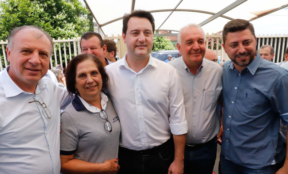 O município de Jandaia do Sul, no Vale do Ivaí, receberá uma série de ações do Governo do Estado nas áreas da saúde, segurança, saneamento, esporte, desenvolvimento urbano e para a sinalização de trânsito. Os investimentos somam R$ 21 milhões e foram confirmados pelo governador Carlos Massa Ratinho Junior nesta quinta-feira (28), em evento no município.