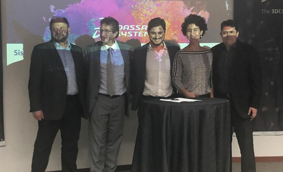 O Governo do Estado e a multinacional francesa Dassault Systèmes vão montar em Curitiba um hub (espaço de integração) de inovação para pesquisa aplicada e desenvolvimento tecnológico com foco em mobilidade elétrica.
O memorando de entendimento foi celebrado nesta quarta-feira (27) pela Superintendência de Inovação da Casa Civil e envolve ainda a Universidade Federal do Paraná (UFPR), o Senai e a Agência Curitiba de Desenvolvimento e Inovação. Foto: Divulgação