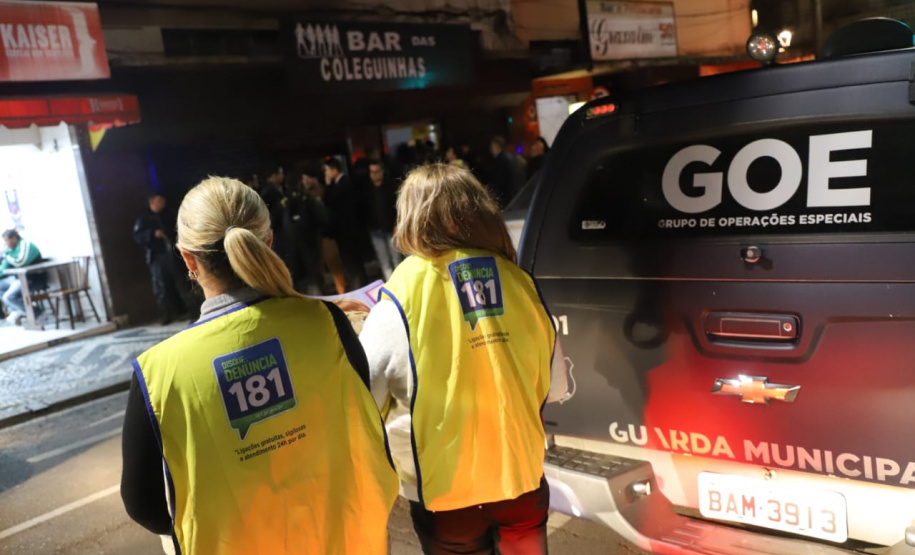 A Força-Tarefa Infância Segura de Combate a Crimes contra a Criança realizou na noite de quinta-feira (28) ações de fiscalização e conscientização em estabelecimentos comerciais e bares de Curitiba. Foi a sexta Operação Integrada e Ostensiva de Protec&#807;a&#771;o a&#768;s Crianc&#807;as e Adolescentes. Foto:SEJUF