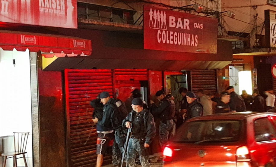 A Força-Tarefa Infância Segura de Combate a Crimes contra a Criança realizou na noite de quinta-feira (28) ações de fiscalização e conscientização em estabelecimentos comerciais e bares de Curitiba. Foi a sexta Operação Integrada e Ostensiva de Protec&#807;a&#771;o a&#768;s Crianc&#807;as e Adolescentes. Foto:SEJUF