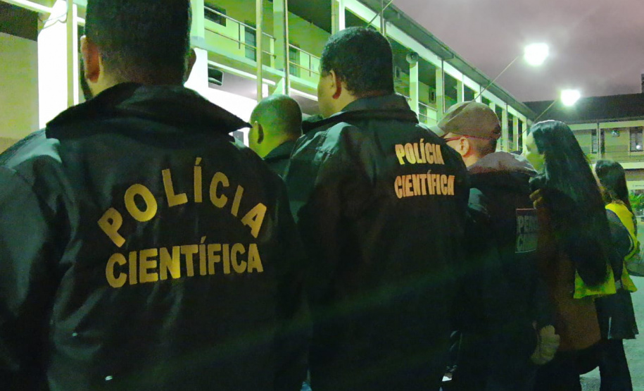 A Força-Tarefa Infância Segura de Combate a Crimes contra a Criança realizou na noite de quinta-feira (28) ações de fiscalização e conscientização em estabelecimentos comerciais e bares de Curitiba. Foi a sexta Operação Integrada e Ostensiva de Protec&#807;a&#771;o a&#768;s Crianc&#807;as e Adolescentes. Foto:SEJUF