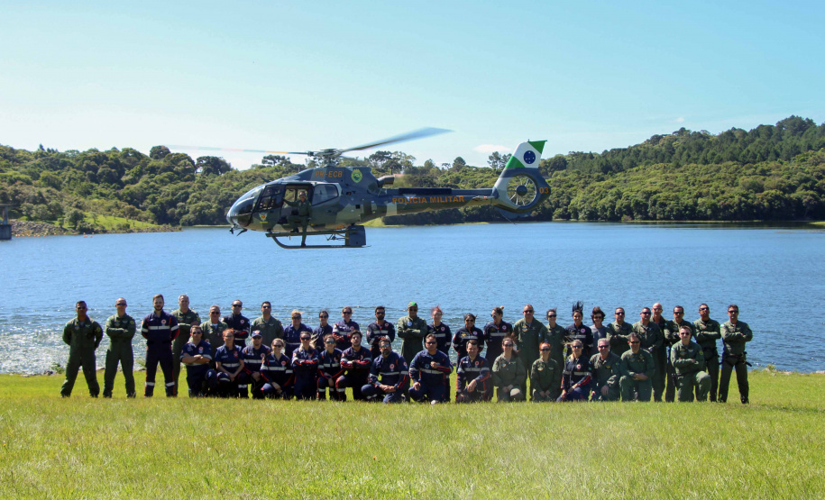 A temporada de verão 2019/2020 contará com uma base do Batalhão de Polícia Militar de Operações Aéreas (Bpmoa) em Matinhos para dar suporte às equipes da PM e do Corpo de Bombeiros em operações, radiopatrulhamento aéreo, resgates e remoções aeromédicas, entre outras ações.
Foto: PMPR