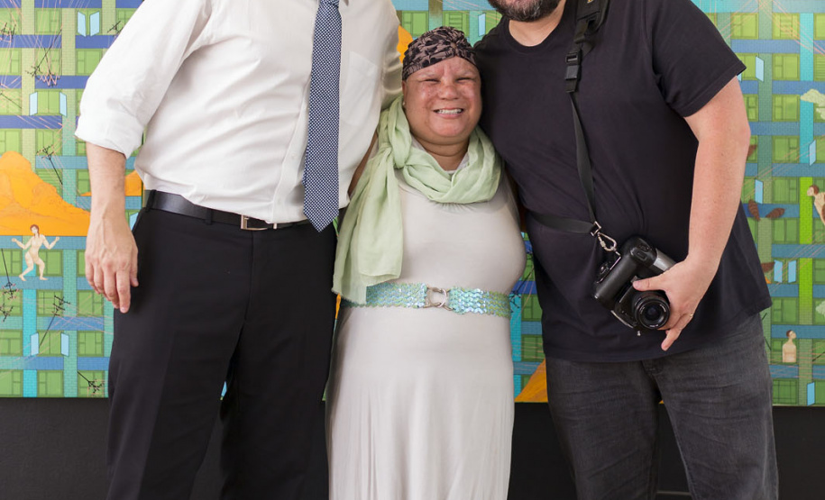 O olhar sensível de Alessandra Rocio de Andrade, aluna da APAE e estagiária de Educação Especial no Centro Juvenil de Artes (CJA) e no Museu Casa Alfredo Andersen (MCAA) de 2014 a 2019, deu origem à exposição fotográfica que leva seu nome. A mostra reúne imagens capturadas por Alessandra no primeiro semestre deste ano, quando participou da Oficina de Fotografia ministrada pelo fotógrafo Aurélio Peluso.