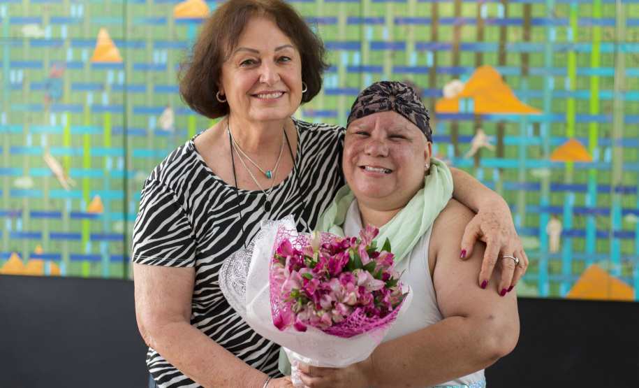 O olhar sensível de Alessandra Rocio de Andrade, aluna da APAE e estagiária de Educação Especial no Centro Juvenil de Artes (CJA) e no Museu Casa Alfredo Andersen (MCAA) de 2014 a 2019, deu origem à exposição fotográfica que leva seu nome. A mostra reúne imagens capturadas por Alessandra no primeiro semestre deste ano, quando participou da Oficina de Fotografia ministrada pelo fotógrafo Aurélio Peluso.