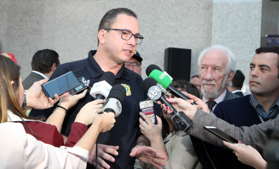 Foram entregues à Polícia Rodoviária Federal (PRF) 26 viaturas blindadas. O vice-governador Darci Piana fez a entrega dos veículos, que foram adquiridos por convênio entre o Governo do Estado, através do Departamento de Estradas de Rodagem (DER), e a superintendência estadual da PRF. Os recursos são dos contratos de concessão das rodovias, para aparelhamento das forças policiais do Estado. Foto: Ari Dias/AEN