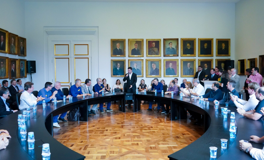 O Governo do Estado conclui esta semana a rodada de autorizações para liberação de recursos do programa Paraná Mais Cidades, que começou há cerca de dois meses. Coordenado pela Casa Civil, o programa é uma parceria entre o Governo e a Assembleia Legislativa e conta com R$ 351 milhões, provenientes do Tesouro Estadual e da devolução do exercício orçamentário do Legislativo. Foto: Guilherme Flores/Casa Civil