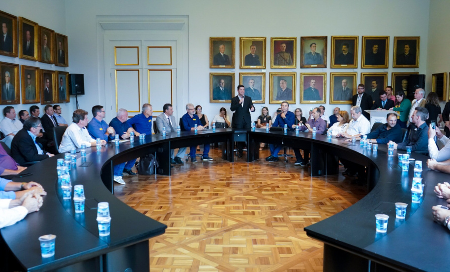 O Governo do Estado conclui esta semana a rodada de autorizações para liberação de recursos do programa Paraná Mais Cidades, que começou há cerca de dois meses. Coordenado pela Casa Civil, o programa é uma parceria entre o Governo e a Assembleia Legislativa e conta com R$ 351 milhões, provenientes do Tesouro Estadual e da devolução do exercício orçamentário do Legislativo. Foto: Guilherme Flores/Casa Civil