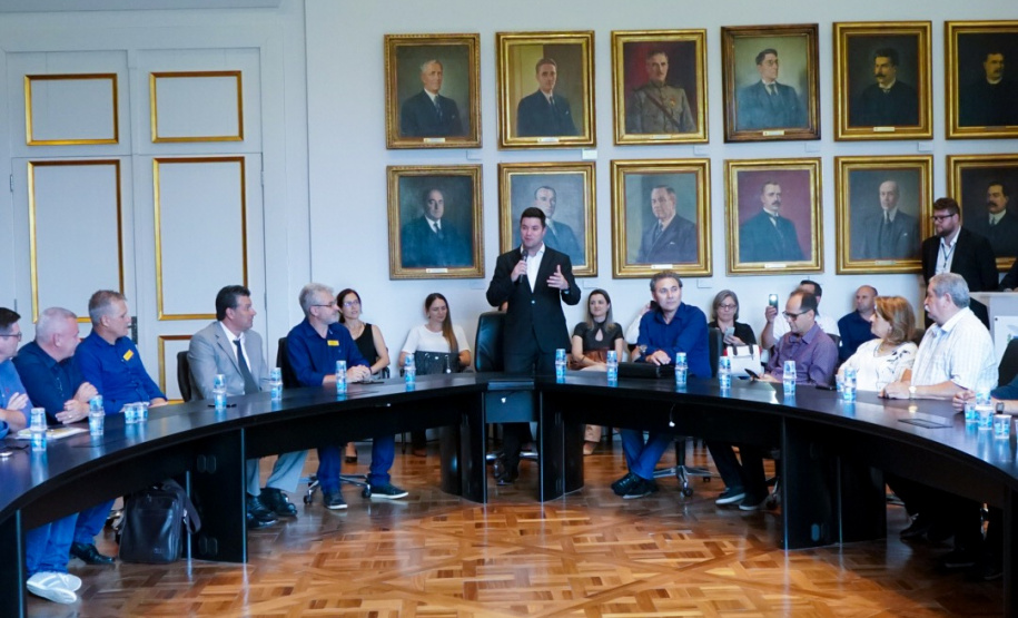 O Governo do Estado conclui esta semana a rodada de autorizações para liberação de recursos do programa Paraná Mais Cidades, que começou há cerca de dois meses. Coordenado pela Casa Civil, o programa é uma parceria entre o Governo e a Assembleia Legislativa e conta com R$ 351 milhões, provenientes do Tesouro Estadual e da devolução do exercício orçamentário do Legislativo. Foto: Guilherme Flores/Casa Civil