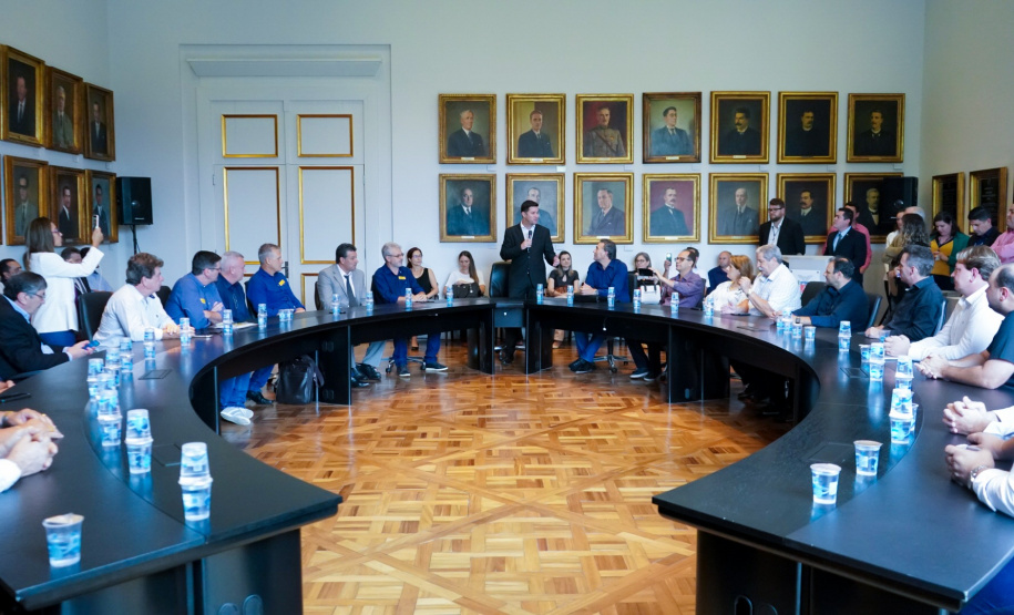 O Governo do Estado conclui esta semana a rodada de autorizações para liberação de recursos do programa Paraná Mais Cidades, que começou há cerca de dois meses. Coordenado pela Casa Civil, o programa é uma parceria entre o Governo e a Assembleia Legislativa e conta com R$ 351 milhões, provenientes do Tesouro Estadual e da devolução do exercício orçamentário do Legislativo. Foto: Guilherme Flores/Casa Civil