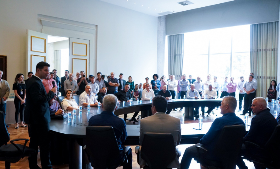 O Governo do Estado conclui esta semana a rodada de autorizações para liberação de recursos do programa Paraná Mais Cidades, que começou há cerca de dois meses. Coordenado pela Casa Civil, o programa é uma parceria entre o Governo e a Assembleia Legislativa e conta com R$ 351 milhões, provenientes do Tesouro Estadual e da devolução do exercício orçamentário do Legislativo. Foto: Guilherme Flores/Casa Civil