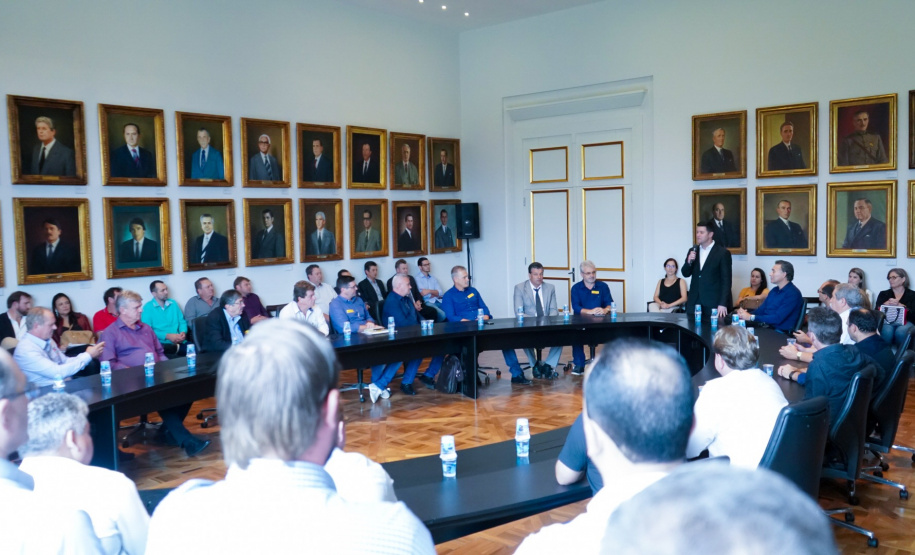 O Governo do Estado conclui esta semana a rodada de autorizações para liberação de recursos do programa Paraná Mais Cidades, que começou há cerca de dois meses. Coordenado pela Casa Civil, o programa é uma parceria entre o Governo e a Assembleia Legislativa e conta com R$ 351 milhões, provenientes do Tesouro Estadual e da devolução do exercício orçamentário do Legislativo. Foto: Guilherme Flores/Casa Civil