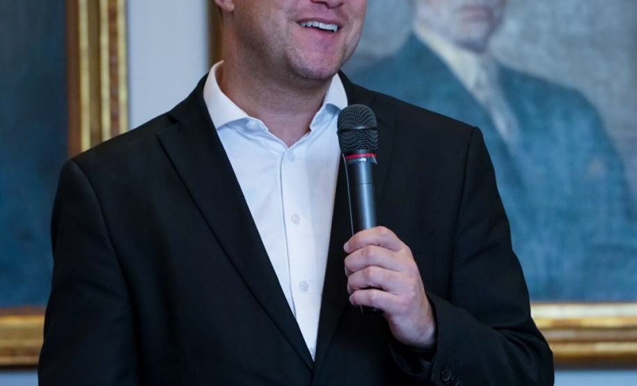 O Governo do Estado conclui esta semana a rodada de autorizações para liberação de recursos do programa Paraná Mais Cidades, que começou há cerca de dois meses. Coordenado pela Casa Civil, o programa é uma parceria entre o Governo e a Assembleia Legislativa e conta com R$ 351 milhões, provenientes do Tesouro Estadual e da devolução do exercício orçamentário do Legislativo. Foto: Guilherme Flores/Casa Civil