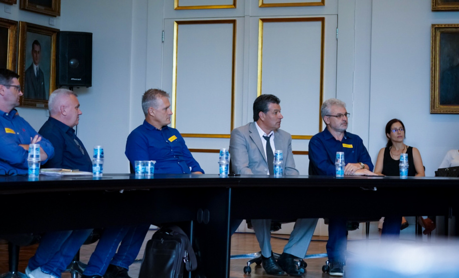 O Governo do Estado conclui esta semana a rodada de autorizações para liberação de recursos do programa Paraná Mais Cidades, que começou há cerca de dois meses. Coordenado pela Casa Civil, o programa é uma parceria entre o Governo e a Assembleia Legislativa e conta com R$ 351 milhões, provenientes do Tesouro Estadual e da devolução do exercício orçamentário do Legislativo. Foto: Guilherme Flores/Casa Civil