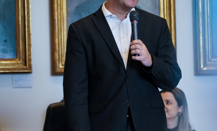 O Governo do Estado conclui esta semana a rodada de autorizações para liberação de recursos do programa Paraná Mais Cidades, que começou há cerca de dois meses. Coordenado pela Casa Civil, o programa é uma parceria entre o Governo e a Assembleia Legislativa e conta com R$ 351 milhões, provenientes do Tesouro Estadual e da devolução do exercício orçamentário do Legislativo. Foto: Guilherme Flores/Casa Civil