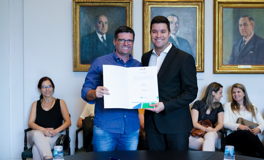 O Governo do Estado conclui esta semana a rodada de autorizações para liberação de recursos do programa Paraná Mais Cidades, que começou há cerca de dois meses. Coordenado pela Casa Civil, o programa é uma parceria entre o Governo e a Assembleia Legislativa e conta com R$ 351 milhões, provenientes do Tesouro Estadual e da devolução do exercício orçamentário do Legislativo. Foto: Guilherme Flores/Casa Civil