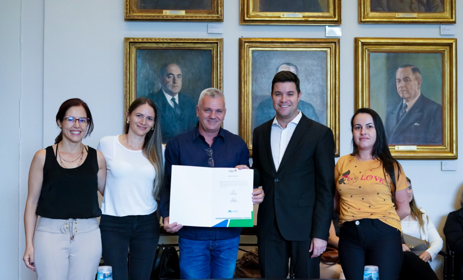 O Governo do Estado conclui esta semana a rodada de autorizações para liberação de recursos do programa Paraná Mais Cidades, que começou há cerca de dois meses. Coordenado pela Casa Civil, o programa é uma parceria entre o Governo e a Assembleia Legislativa e conta com R$ 351 milhões, provenientes do Tesouro Estadual e da devolução do exercício orçamentário do Legislativo. Foto: Guilherme Flores/Casa Civil