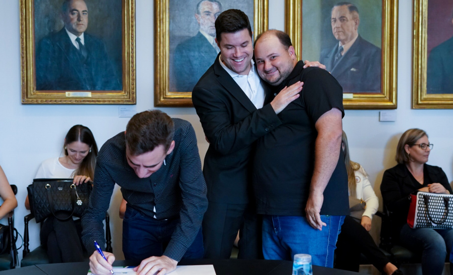 O Governo do Estado conclui esta semana a rodada de autorizações para liberação de recursos do programa Paraná Mais Cidades, que começou há cerca de dois meses. Coordenado pela Casa Civil, o programa é uma parceria entre o Governo e a Assembleia Legislativa e conta com R$ 351 milhões, provenientes do Tesouro Estadual e da devolução do exercício orçamentário do Legislativo. Foto: Guilherme Flores/Casa Civil