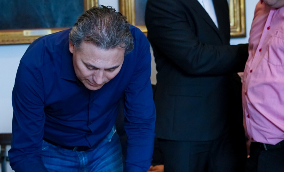 O Governo do Estado conclui esta semana a rodada de autorizações para liberação de recursos do programa Paraná Mais Cidades, que começou há cerca de dois meses. Coordenado pela Casa Civil, o programa é uma parceria entre o Governo e a Assembleia Legislativa e conta com R$ 351 milhões, provenientes do Tesouro Estadual e da devolução do exercício orçamentário do Legislativo. Foto: Guilherme Flores/Casa Civil