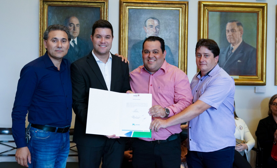 O Governo do Estado conclui esta semana a rodada de autorizações para liberação de recursos do programa Paraná Mais Cidades, que começou há cerca de dois meses. Coordenado pela Casa Civil, o programa é uma parceria entre o Governo e a Assembleia Legislativa e conta com R$ 351 milhões, provenientes do Tesouro Estadual e da devolução do exercício orçamentário do Legislativo. Foto: Guilherme Flores/Casa Civil