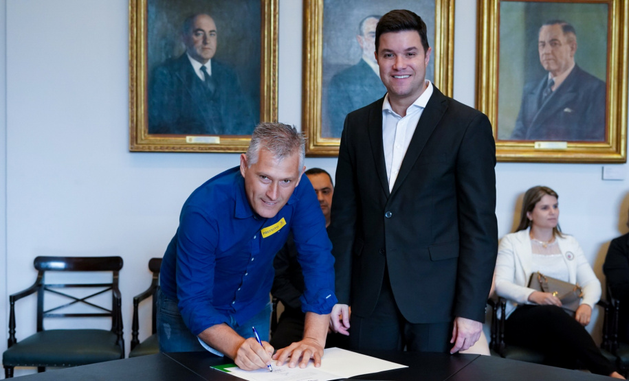 O Governo do Estado conclui esta semana a rodada de autorizações para liberação de recursos do programa Paraná Mais Cidades, que começou há cerca de dois meses. Coordenado pela Casa Civil, o programa é uma parceria entre o Governo e a Assembleia Legislativa e conta com R$ 351 milhões, provenientes do Tesouro Estadual e da devolução do exercício orçamentário do Legislativo. Foto: Guilherme Flores/Casa Civil