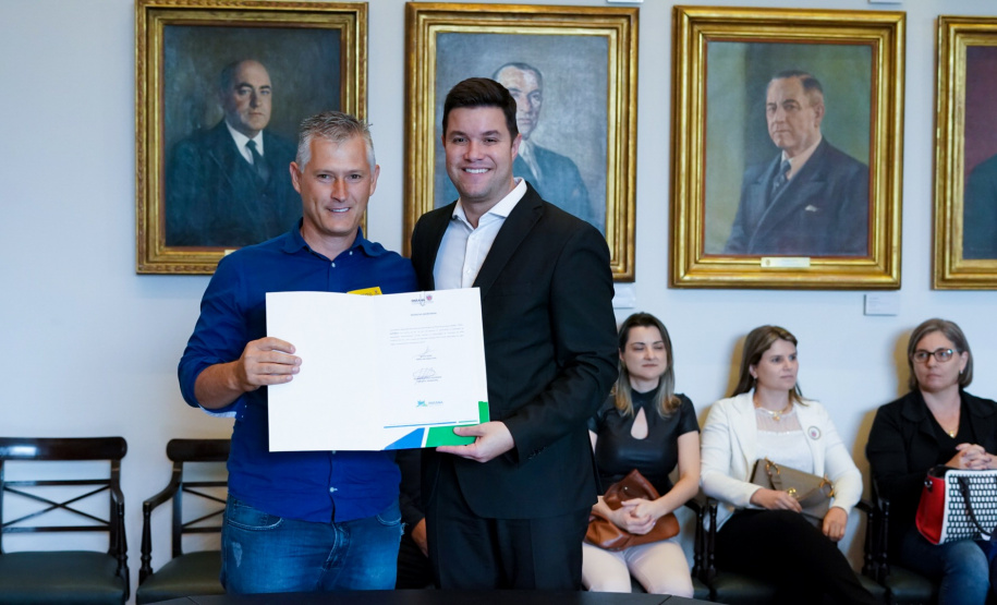 O Governo do Estado conclui esta semana a rodada de autorizações para liberação de recursos do programa Paraná Mais Cidades, que começou há cerca de dois meses. Coordenado pela Casa Civil, o programa é uma parceria entre o Governo e a Assembleia Legislativa e conta com R$ 351 milhões, provenientes do Tesouro Estadual e da devolução do exercício orçamentário do Legislativo. Foto: Guilherme Flores/Casa Civil