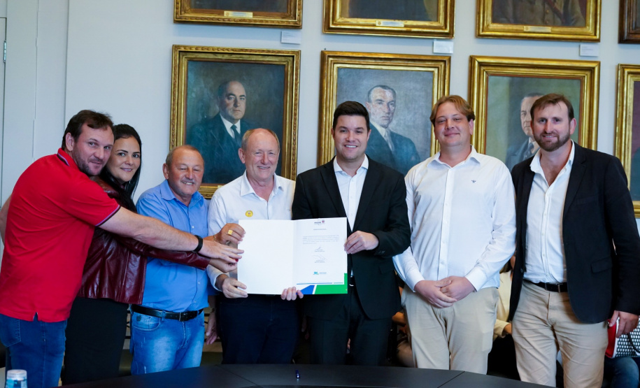 O Governo do Estado conclui esta semana a rodada de autorizações para liberação de recursos do programa Paraná Mais Cidades, que começou há cerca de dois meses. Coordenado pela Casa Civil, o programa é uma parceria entre o Governo e a Assembleia Legislativa e conta com R$ 351 milhões, provenientes do Tesouro Estadual e da devolução do exercício orçamentário do Legislativo. Foto: Guilherme Flores/Casa Civil