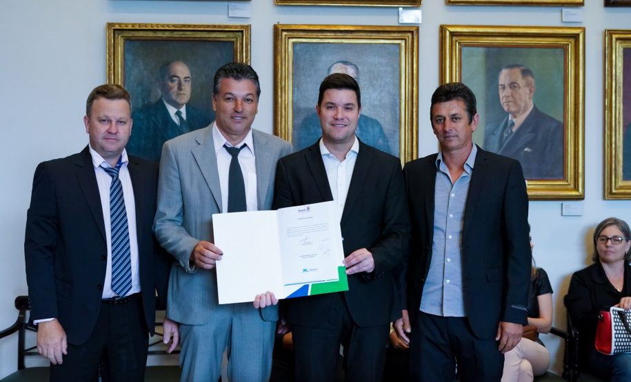 O Governo do Estado conclui esta semana a rodada de autorizações para liberação de recursos do programa Paraná Mais Cidades, que começou há cerca de dois meses. Coordenado pela Casa Civil, o programa é uma parceria entre o Governo e a Assembleia Legislativa e conta com R$ 351 milhões, provenientes do Tesouro Estadual e da devolução do exercício orçamentário do Legislativo. Foto: Guilherme Flores/Casa Civil