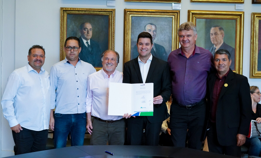 O Governo do Estado conclui esta semana a rodada de autorizações para liberação de recursos do programa Paraná Mais Cidades, que começou há cerca de dois meses. Coordenado pela Casa Civil, o programa é uma parceria entre o Governo e a Assembleia Legislativa e conta com R$ 351 milhões, provenientes do Tesouro Estadual e da devolução do exercício orçamentário do Legislativo. Foto: Guilherme Flores/Casa Civil