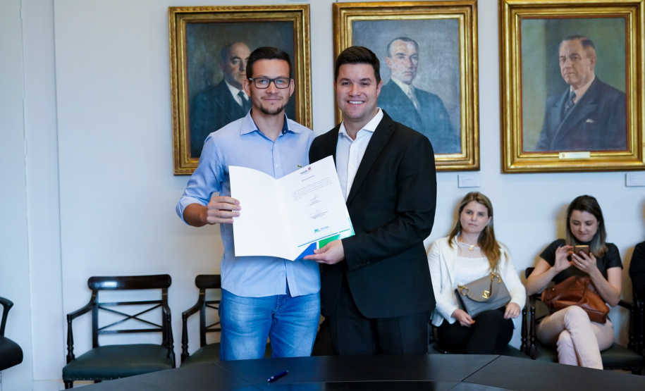 O Governo do Estado conclui esta semana a rodada de autorizações para liberação de recursos do programa Paraná Mais Cidades, que começou há cerca de dois meses. Coordenado pela Casa Civil, o programa é uma parceria entre o Governo e a Assembleia Legislativa e conta com R$ 351 milhões, provenientes do Tesouro Estadual e da devolução do exercício orçamentário do Legislativo. Foto: Guilherme Flores/Casa Civil