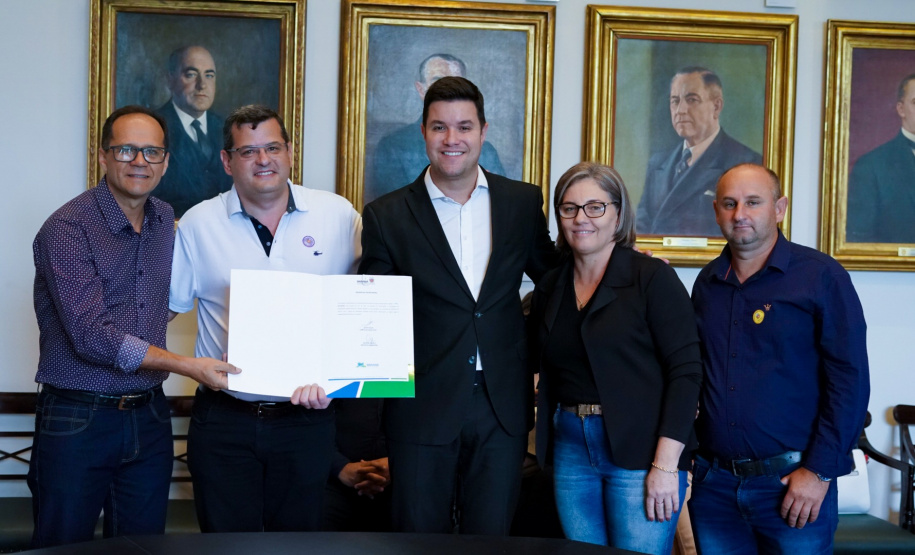 O Governo do Estado conclui esta semana a rodada de autorizações para liberação de recursos do programa Paraná Mais Cidades, que começou há cerca de dois meses. Coordenado pela Casa Civil, o programa é uma parceria entre o Governo e a Assembleia Legislativa e conta com R$ 351 milhões, provenientes do Tesouro Estadual e da devolução do exercício orçamentário do Legislativo. Foto: Guilherme Flores/Casa Civil