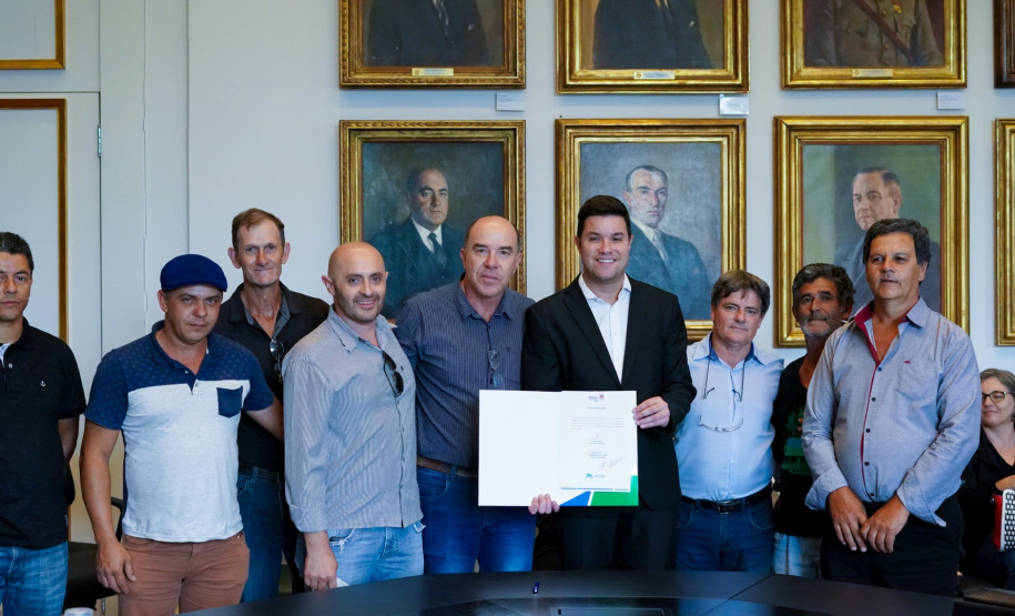 O Governo do Estado conclui esta semana a rodada de autorizações para liberação de recursos do programa Paraná Mais Cidades, que começou há cerca de dois meses. Coordenado pela Casa Civil, o programa é uma parceria entre o Governo e a Assembleia Legislativa e conta com R$ 351 milhões, provenientes do Tesouro Estadual e da devolução do exercício orçamentário do Legislativo. Foto: Guilherme Flores/Casa Civil