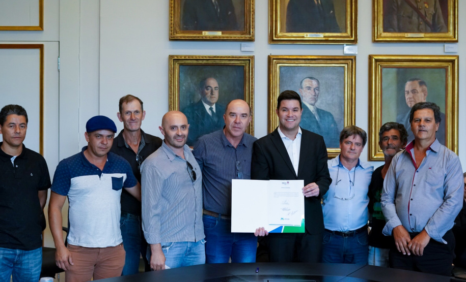 O Governo do Estado conclui esta semana a rodada de autorizações para liberação de recursos do programa Paraná Mais Cidades, que começou há cerca de dois meses. Coordenado pela Casa Civil, o programa é uma parceria entre o Governo e a Assembleia Legislativa e conta com R$ 351 milhões, provenientes do Tesouro Estadual e da devolução do exercício orçamentário do Legislativo. Foto: Guilherme Flores/Casa Civil