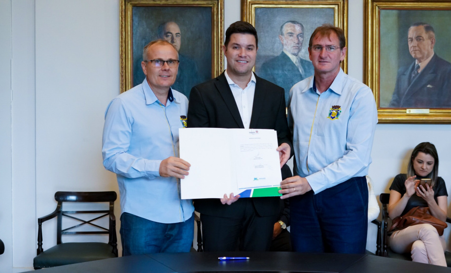 O Governo do Estado conclui esta semana a rodada de autorizações para liberação de recursos do programa Paraná Mais Cidades, que começou há cerca de dois meses. Coordenado pela Casa Civil, o programa é uma parceria entre o Governo e a Assembleia Legislativa e conta com R$ 351 milhões, provenientes do Tesouro Estadual e da devolução do exercício orçamentário do Legislativo. Foto: Guilherme Flores/Casa Civil