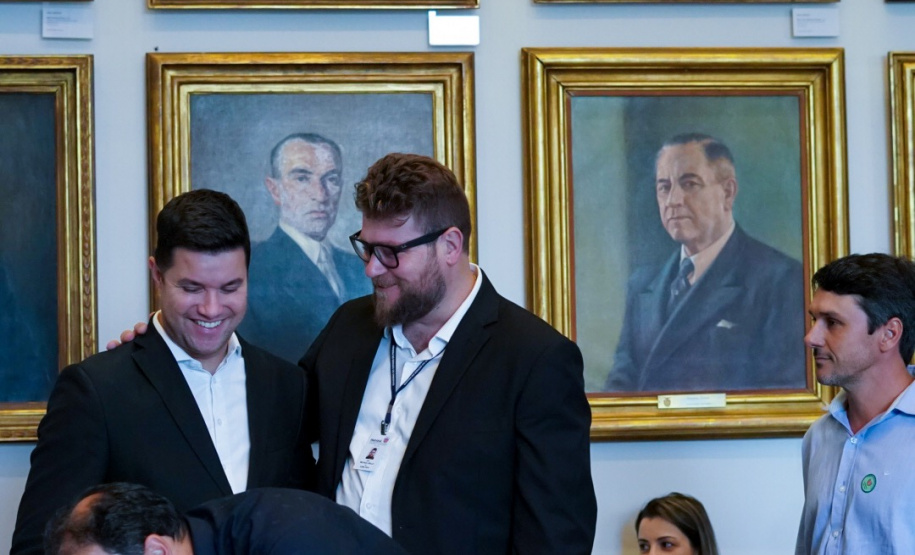 O Governo do Estado conclui esta semana a rodada de autorizações para liberação de recursos do programa Paraná Mais Cidades, que começou há cerca de dois meses. Coordenado pela Casa Civil, o programa é uma parceria entre o Governo e a Assembleia Legislativa e conta com R$ 351 milhões, provenientes do Tesouro Estadual e da devolução do exercício orçamentário do Legislativo. Foto: Guilherme Flores/Casa Civil