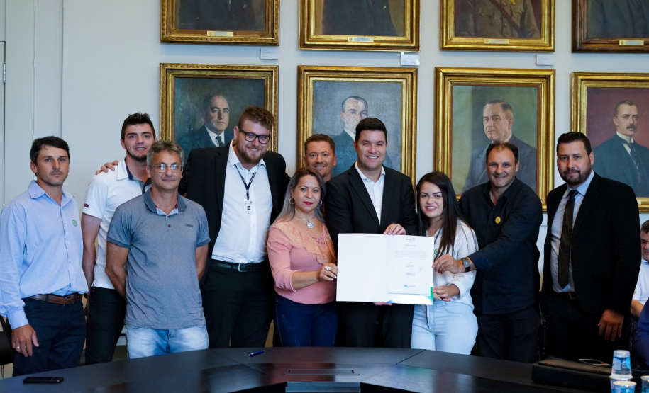 O Governo do Estado conclui esta semana a rodada de autorizações para liberação de recursos do programa Paraná Mais Cidades, que começou há cerca de dois meses. Coordenado pela Casa Civil, o programa é uma parceria entre o Governo e a Assembleia Legislativa e conta com R$ 351 milhões, provenientes do Tesouro Estadual e da devolução do exercício orçamentário do Legislativo. Foto: Guilherme Flores/Casa Civil