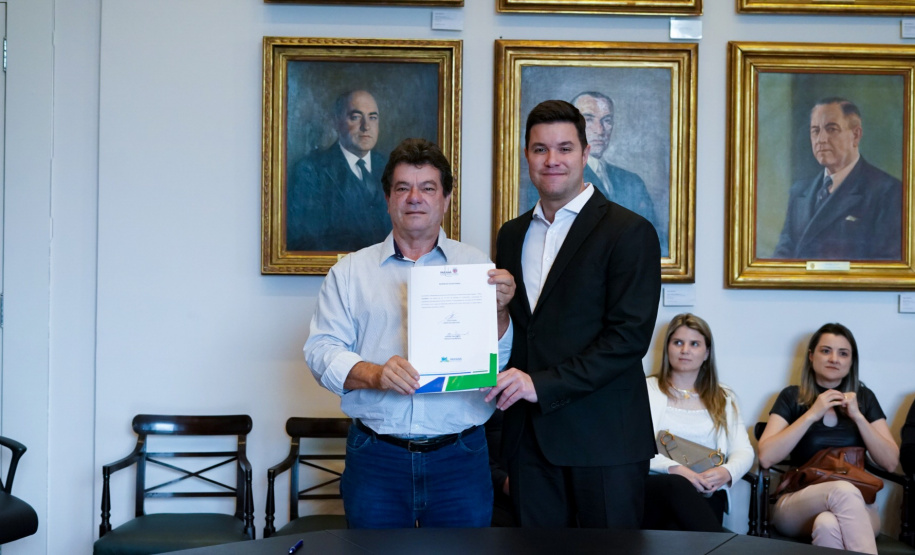 O Governo do Estado conclui esta semana a rodada de autorizações para liberação de recursos do programa Paraná Mais Cidades, que começou há cerca de dois meses. Coordenado pela Casa Civil, o programa é uma parceria entre o Governo e a Assembleia Legislativa e conta com R$ 351 milhões, provenientes do Tesouro Estadual e da devolução do exercício orçamentário do Legislativo. Foto: Guilherme Flores/Casa Civil