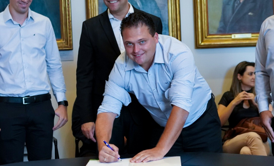 O Governo do Estado conclui esta semana a rodada de autorizações para liberação de recursos do programa Paraná Mais Cidades, que começou há cerca de dois meses. Coordenado pela Casa Civil, o programa é uma parceria entre o Governo e a Assembleia Legislativa e conta com R$ 351 milhões, provenientes do Tesouro Estadual e da devolução do exercício orçamentário do Legislativo. Foto: Guilherme Flores/Casa Civil