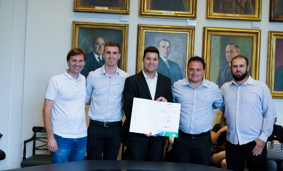 O Governo do Estado conclui esta semana a rodada de autorizações para liberação de recursos do programa Paraná Mais Cidades, que começou há cerca de dois meses. Coordenado pela Casa Civil, o programa é uma parceria entre o Governo e a Assembleia Legislativa e conta com R$ 351 milhões, provenientes do Tesouro Estadual e da devolução do exercício orçamentário do Legislativo. Foto: Guilherme Flores/Casa Civil