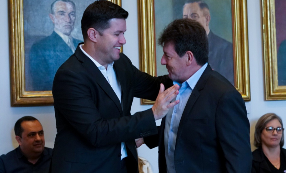 O Governo do Estado conclui esta semana a rodada de autorizações para liberação de recursos do programa Paraná Mais Cidades, que começou há cerca de dois meses. Coordenado pela Casa Civil, o programa é uma parceria entre o Governo e a Assembleia Legislativa e conta com R$ 351 milhões, provenientes do Tesouro Estadual e da devolução do exercício orçamentário do Legislativo. Foto: Guilherme Flores/Casa Civil