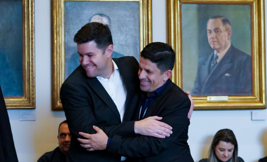 O Governo do Estado conclui esta semana a rodada de autorizações para liberação de recursos do programa Paraná Mais Cidades, que começou há cerca de dois meses. Coordenado pela Casa Civil, o programa é uma parceria entre o Governo e a Assembleia Legislativa e conta com R$ 351 milhões, provenientes do Tesouro Estadual e da devolução do exercício orçamentário do Legislativo. Foto: Guilherme Flores/Casa Civil