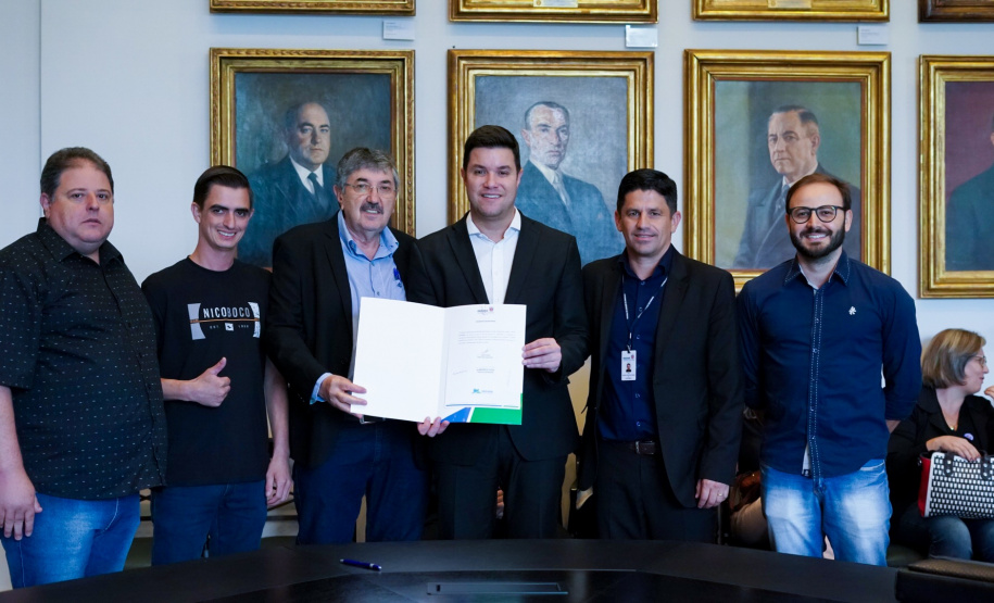 O Governo do Estado conclui esta semana a rodada de autorizações para liberação de recursos do programa Paraná Mais Cidades, que começou há cerca de dois meses. Coordenado pela Casa Civil, o programa é uma parceria entre o Governo e a Assembleia Legislativa e conta com R$ 351 milhões, provenientes do Tesouro Estadual e da devolução do exercício orçamentário do Legislativo. Foto: Guilherme Flores/Casa Civil