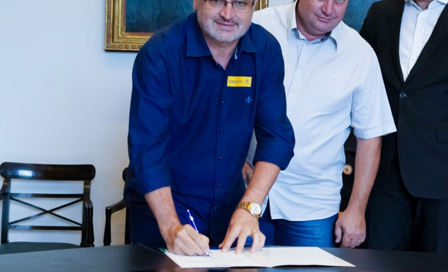 O Governo do Estado conclui esta semana a rodada de autorizações para liberação de recursos do programa Paraná Mais Cidades, que começou há cerca de dois meses. Coordenado pela Casa Civil, o programa é uma parceria entre o Governo e a Assembleia Legislativa e conta com R$ 351 milhões, provenientes do Tesouro Estadual e da devolução do exercício orçamentário do Legislativo. Foto: Guilherme Flores/Casa Civil