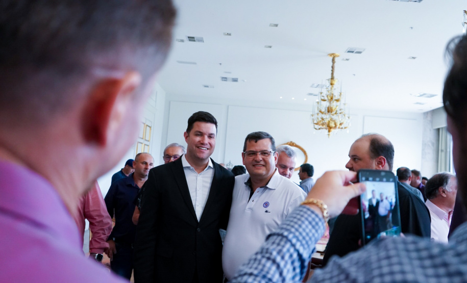 O Governo do Estado conclui esta semana a rodada de autorizações para liberação de recursos do programa Paraná Mais Cidades, que começou há cerca de dois meses. Coordenado pela Casa Civil, o programa é uma parceria entre o Governo e a Assembleia Legislativa e conta com R$ 351 milhões, provenientes do Tesouro Estadual e da devolução do exercício orçamentário do Legislativo. Foto: Guilherme Flores/Casa Civil