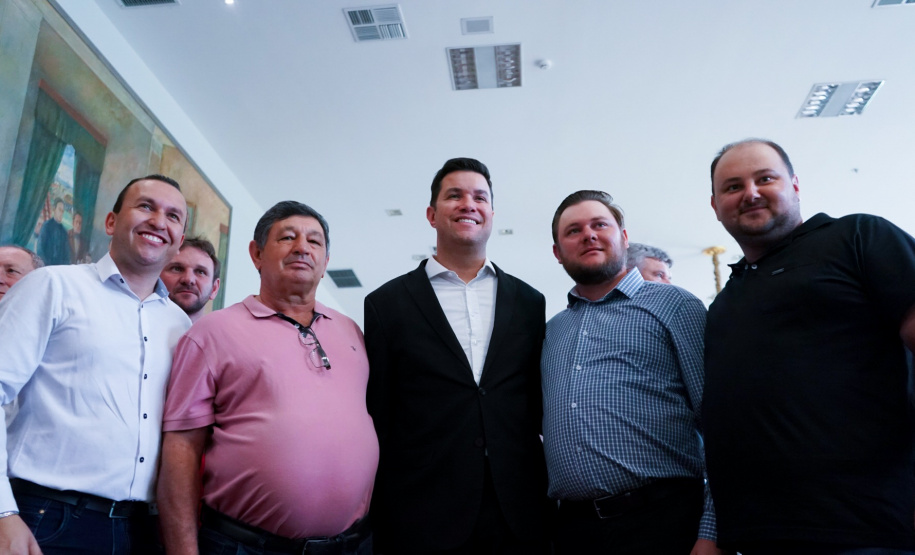 O Governo do Estado conclui esta semana a rodada de autorizações para liberação de recursos do programa Paraná Mais Cidades, que começou há cerca de dois meses. Coordenado pela Casa Civil, o programa é uma parceria entre o Governo e a Assembleia Legislativa e conta com R$ 351 milhões, provenientes do Tesouro Estadual e da devolução do exercício orçamentário do Legislativo. Foto: Guilherme Flores/Casa Civil