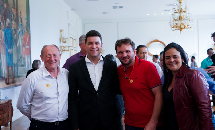 O Governo do Estado conclui esta semana a rodada de autorizações para liberação de recursos do programa Paraná Mais Cidades, que começou há cerca de dois meses. Coordenado pela Casa Civil, o programa é uma parceria entre o Governo e a Assembleia Legislativa e conta com R$ 351 milhões, provenientes do Tesouro Estadual e da devolução do exercício orçamentário do Legislativo. Foto: Guilherme Flores/Casa Civil