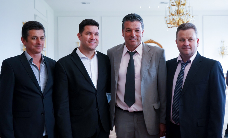 O Governo do Estado conclui esta semana a rodada de autorizações para liberação de recursos do programa Paraná Mais Cidades, que começou há cerca de dois meses. Coordenado pela Casa Civil, o programa é uma parceria entre o Governo e a Assembleia Legislativa e conta com R$ 351 milhões, provenientes do Tesouro Estadual e da devolução do exercício orçamentário do Legislativo. Foto: Guilherme Flores/Casa Civil